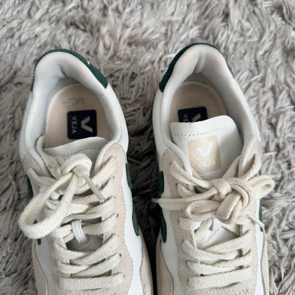Veja V-90 Sneakers - Picture 2 of 6